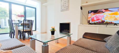 North Acton Villa | Park View Garden