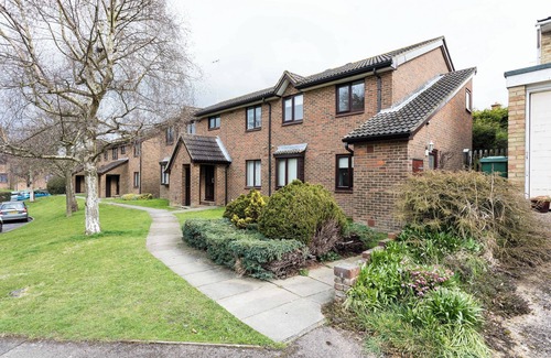Salfords Apartment | Park View