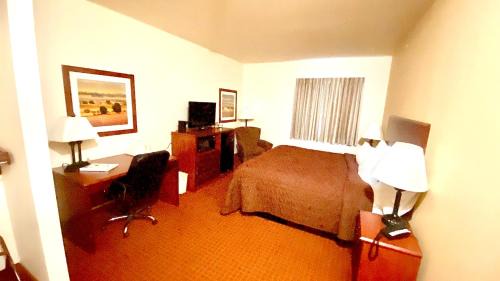Hoisington Hotel | Park View Inn & Suites Hoisington near Great Bend