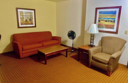 Hoisington Hotel | Park View Inn & Suites Hoisington