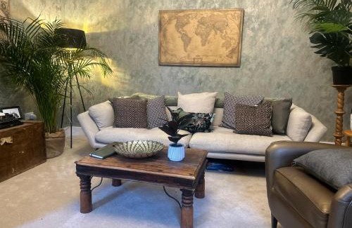 Wisbech House | Park View is a beautiful whole entire house close to town centre, sleeps 8 in 4 rooms, 2 doubles and 4 single beds with 2 shower rooms, available for holidays, insurance stays, trades people, contractors, pets welcome