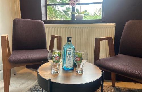 Wisbech House | Park View is a beautiful whole entire house close to town centre, sleeps 8 in 4 rooms, 2 doubles and 4 single beds with 2 shower rooms, available for holidays, insurance stays, trades people, contractors, pets welcome