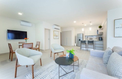 Costa del Este Apartment | Park View Loft at Arcadia