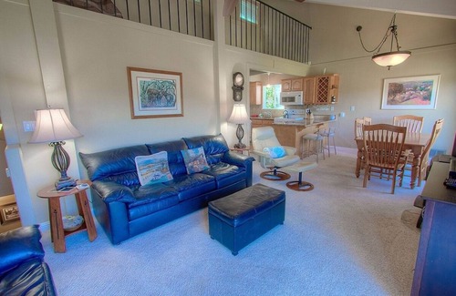 Lake Forest Condo | Park View Paradise 3 Bedroom Condo by RedAwning