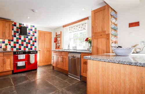 St Teath Cottage | PARK VIEW, pet friendly, with open fire in St Teath