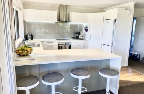 Papamoa Beach House | Park view retreat by the beach