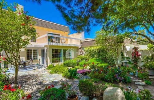 Woodbridge House | Park View Villa