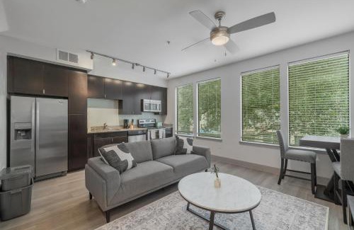 Oak Lawn Apartment | Park West 223 1br Apartment I Wd I Parking