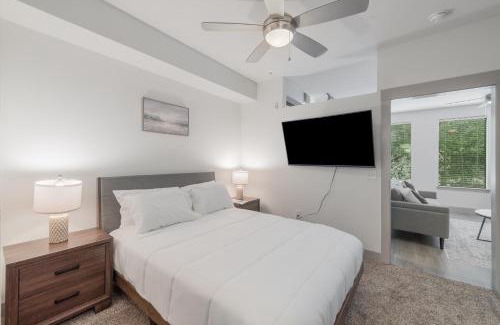 Oak Lawn Apartment | Park West 223 1br Apartment I Wd I Parking
