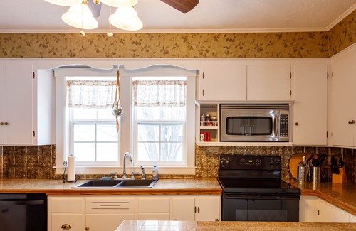 Upper Village House | Park your car and ATV/Snowmobile from the door!