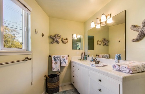 Aptos House | PARK YOUR CAR FOR A WEEK AND WALK TO THE BEACH!