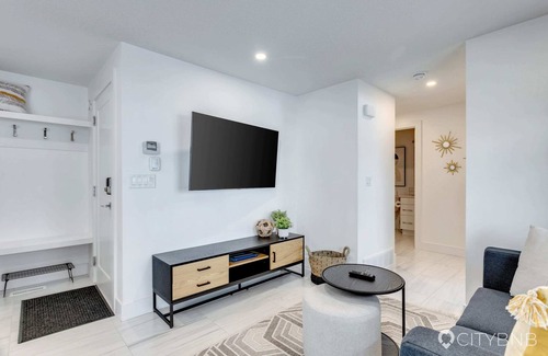 Southwest Edmonton House | Parkallen Guesthouse. Near U of A. Whyte Ave.