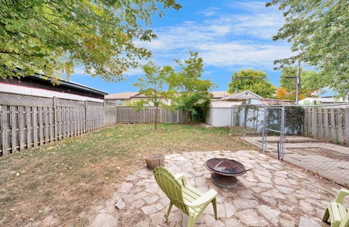Leamington House | Parkdale Place - Cozy Home Near All Amenities