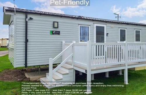 Camber Resort | Parkdean Resort Camber Sands sleeps 8 Pet Friendly - ref-ww242