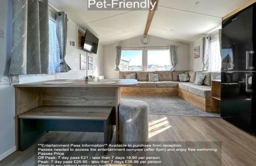 Camber Resort | Parkdean Resort Camber Sands sleeps 8 Pet Friendly - ref-ww242
