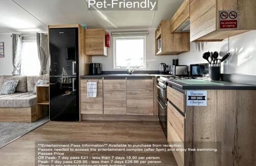 Camber Resort | Parkdean Resort Camber Sands sleeps 8 Pet Friendly - ref-ww242