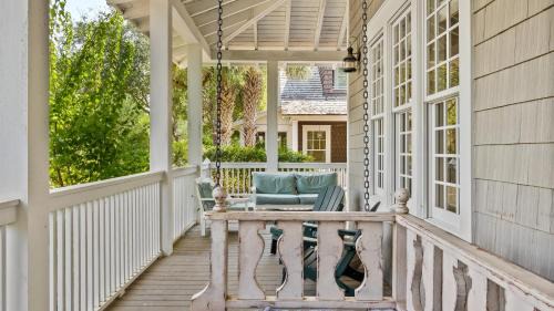 WaterSound Beach House | Parker by AvantStay Radiant Home w Stunning Design Close to Beach