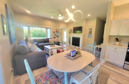 Traverse City House | "PARKER PLACE" Southern Leelanau county, 10 minutes from down town Traverse city