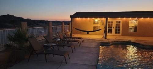 Parker Strip House | Parker Strip pool house with game room