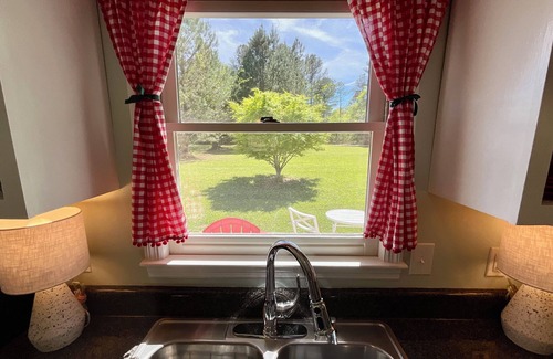 Aiken Apartment | Parkers Flat 147, Comfy and Cozy. Fully Furnished , Sparkling Clean .