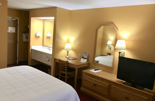 Clinton Hotel | Parkfield Inn