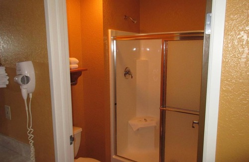 Clinton Hotel | Parkfield Inn