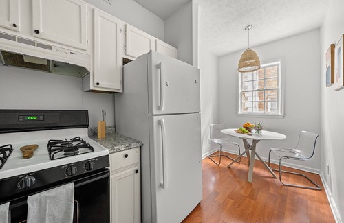 Midtown Apartment | Parkfront Edge – NEW! Chic Studio in Piedmont