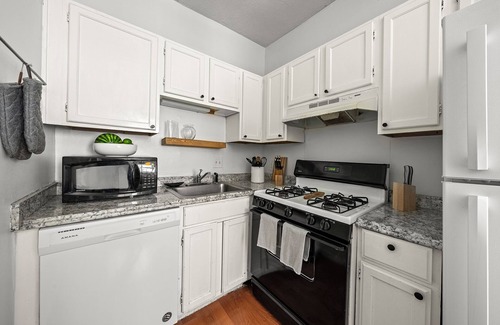 Midtown Apartment | Parkfront Edge – NEW! Chic Studio in Piedmont