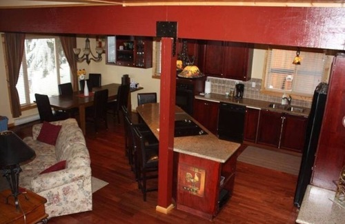 Sunshine Valley House | Parkhill Chalet Rental @ Sunshine Valley, BC