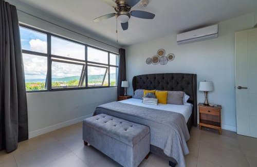 Saint Andrew Apartment | Parkhurst 408 With King Bed and Pool
