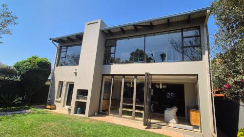 Greater Johannesburg Metropolitan Area Villa | Parkhurst Luxe Retreat