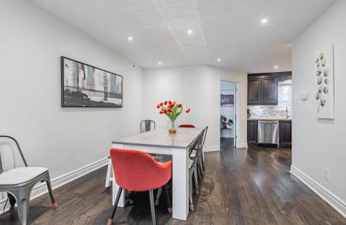 Church and Wellesley Villa | Parking! 5BR House! 10min Walk to Eaton Center! 7min Walk to YongeDundas Subway Station!