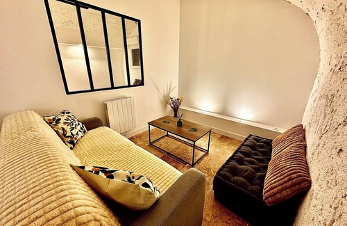 La Madeleine Apartment | Parking au pied de la porte - Spacieux et Atypique