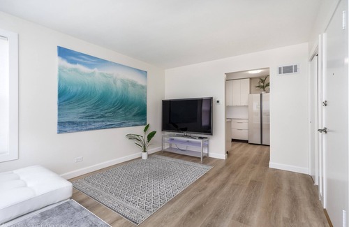 Skokie Condo | Parking, Balcony, Near Universities, Ravinia, NAPA & Train to Chicago