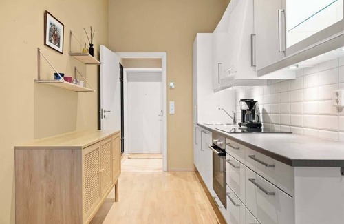 Arstad Apartment | Parking I City Traveller & Workspace I Modern