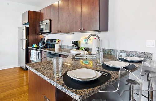 Spring Garden Apartment | $$PARKing$$ King Bed Art Museam Area