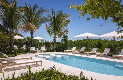 Key West House | Parking Pool & Dock - Shellstone House