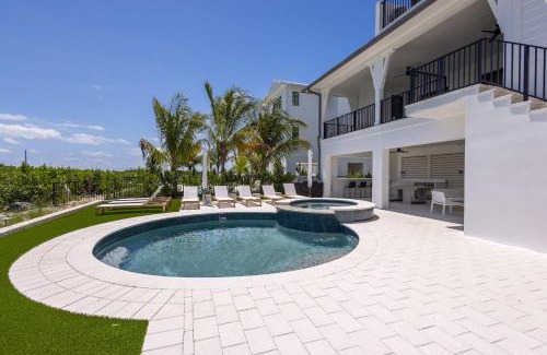 Key West House | Parking Pool Dock - Starboard House