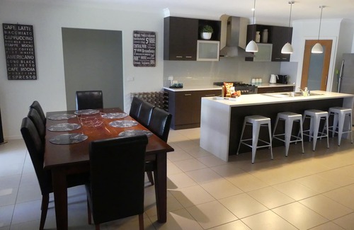 Yarrawonga House | Parkins Fairway - Golf, Lake & Relaxation