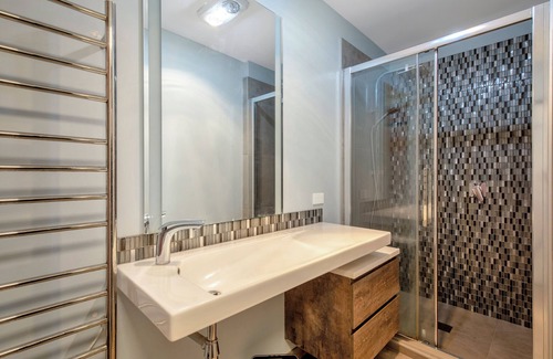 Christchurch House | Parklands Charm - Christchurch Holiday Home