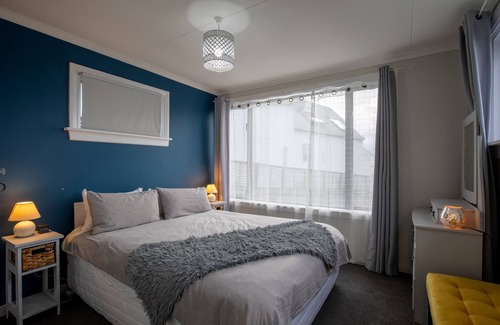 Christchurch House | Parklands Oasis - Christchurch Holiday Home