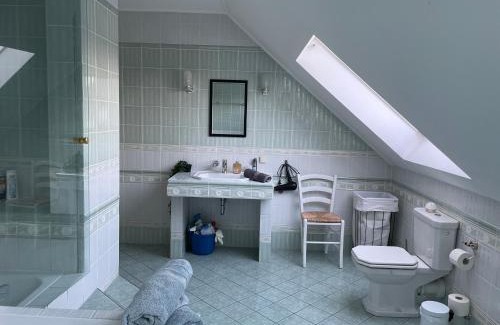 Erlensee Apartment | Parkplätze, Einzelbetten, 2 Balkone, fast Wi-Fi 100 Mbit, Homeoffice, Aufzug, lichtdurchflutet, Panoramablick