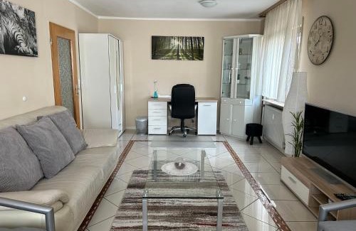 Oberrodenbach Apartment | Parkplätze, Einzelbetten, 2 TVs, Balkon, Terrasse, fast Wi-Fi bis zu 1000 Mbit, Homeoffice