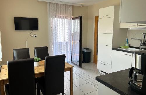 Oberrodenbach Apartment | Parkplätze, Einzelbetten, 2 TVs, Balkon, Terrasse, fast Wi-Fi bis zu 1000 Mbit, Homeoffice