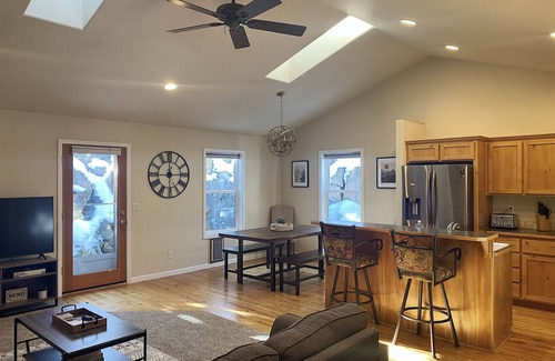 Orchard District House | Parkridge at Pilot Butte - Warm & Modern Bend Ski/Outdoor Basecamp