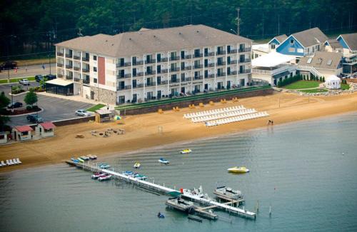 Traverse City Hotel | Parkshore Resort