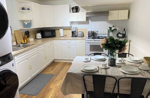 South Central House | Parkside 2 Bedroom 2 Bathroom
