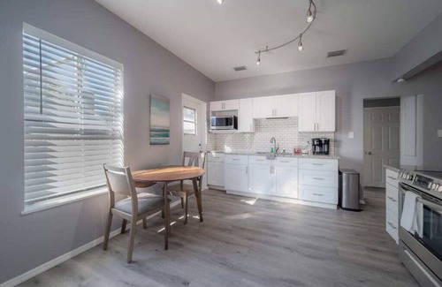 St. Petersburg - Clearwater House | "Parkside Betty" - Fenced Yard|Deck|Bar Hopping