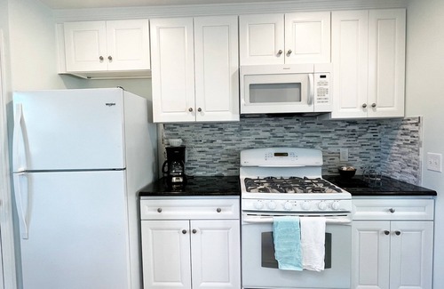Santa Maria Cottage | Parkside Cottage w/Patio/BBQ - 20 min to beach