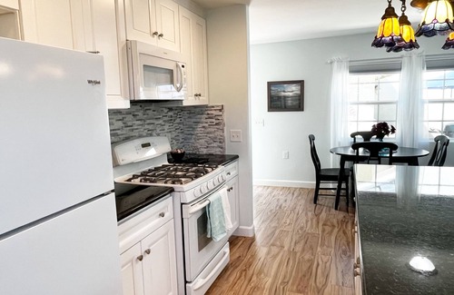 Santa Maria Cottage | Parkside Cottage w/Patio/BBQ - 20 min to beach